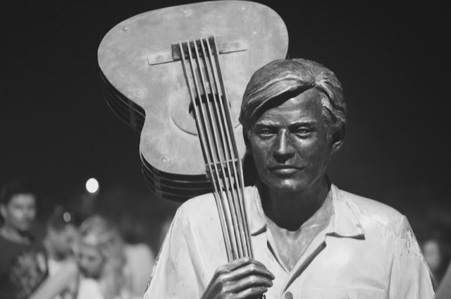 estatua tom jobim playa arpoador rio de janeiro mpb violeta vaal